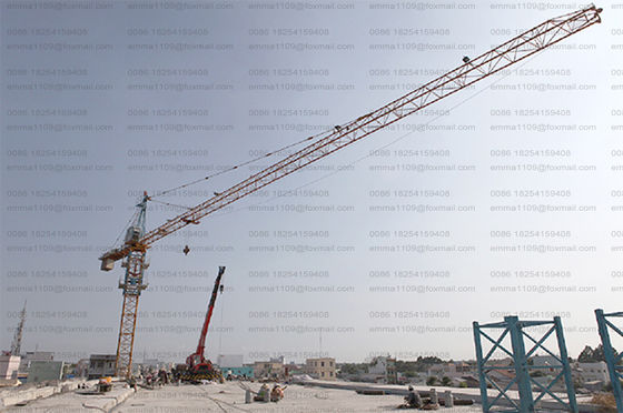 QTZ100 صنبور برج كرين TC6013 6tons Construction City Crane Free Stand في روسيا
